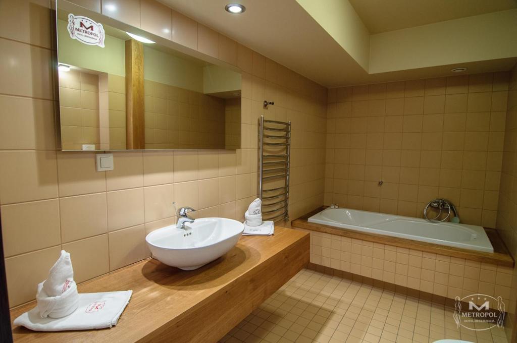 Metropol Hotel Śrem Cameră foto